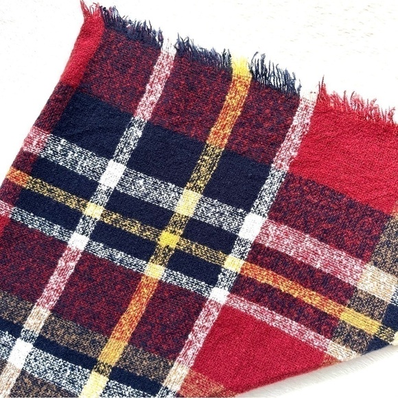 Luxury Cashmere Acrylic Plaid Knitted Triangle Scarf - Picture 3 of 4